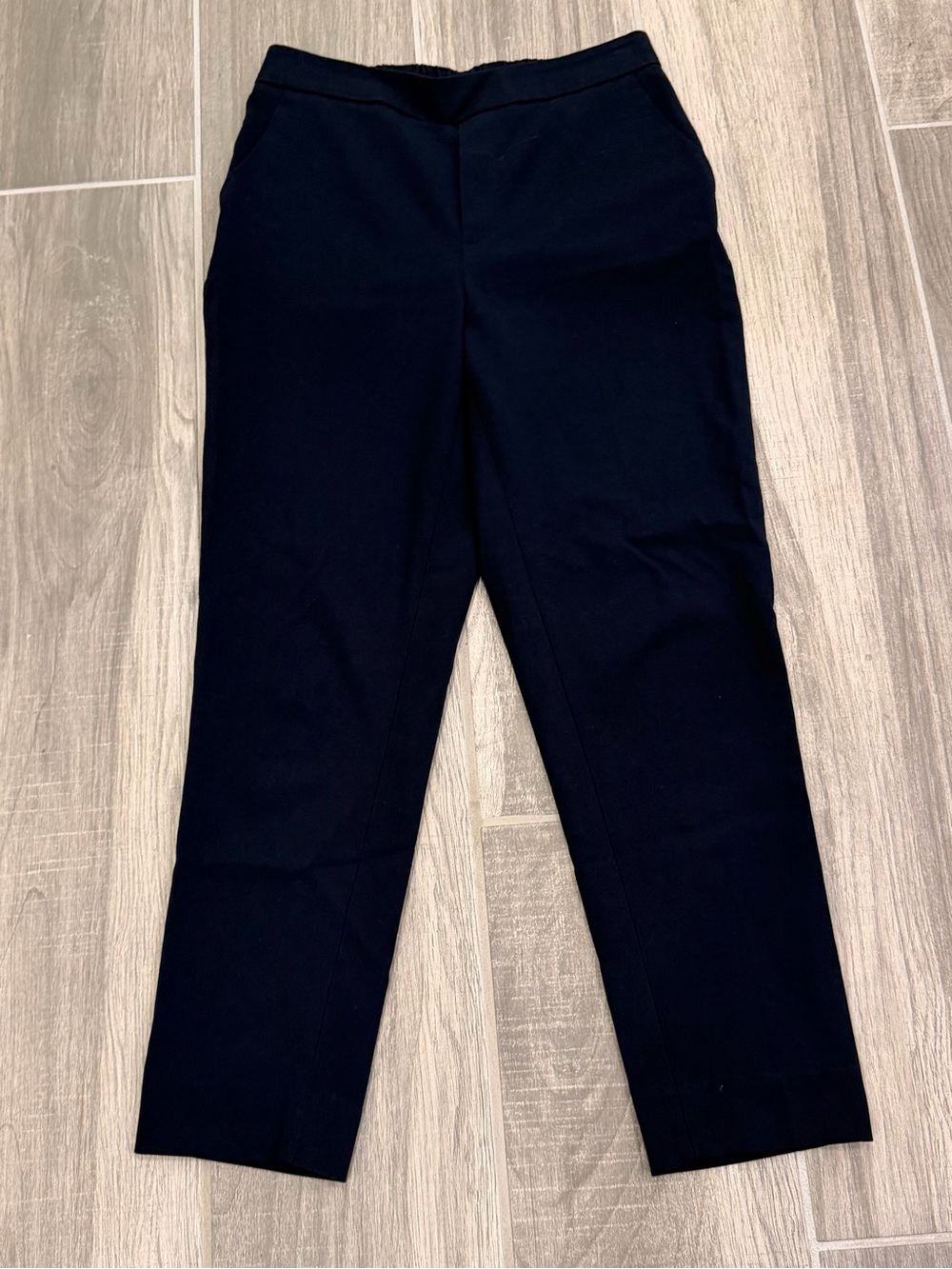 Banana Republic Ladies Tapered Relaxed Fit Pull-On Pant Size 6 Black 27" Inseam